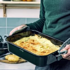 Dagelijkse Kost Door Jeroen Meus - Braadslede 39,5x28,6cm - Olijfgroen - Emaille - PFAS-vrij 14 Dagelijkse Kost Door Jeroen Meus - Braadslede 39,5x28,6cm - Olijfgroen - Emaille - PFAS-vrij -Aanbiedingen Tefal Winkel 1200x1200 1277