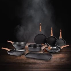 Rosmarino Black Line - Wokpan - Ø30cm - 100% PFAS & PFOA Vrij - Gegoten Aluminium - Non-stick Minerale Coating - Ergonomische Handgreep - Geschikt Voor Alle Warmtebronnen & Vaatwasser 22 Rosmarino Black Line - Wokpan - Ø30cm - 100% PFAS & PFOA Vrij - Gegoten Aluminium - Non-stick Minerale Coating - Ergonomische Handgreep - Geschikt Voor Alle Warmtebronnen & Vaatwasser -Aanbiedingen Tefal Winkel 1200x1200 211