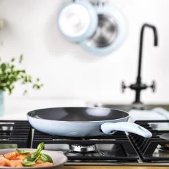 VitaVerde Expert Koekenpannenset Ø 20cm + Ø 24cm + Ø 28cm - Lichtblauw - Inductie - PFAS-vrij -Aanbiedingen Tefal Winkel 1200x1200 422