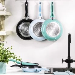 VitaVerde Expert Koekenpannenset Ø 20cm + Ø 24cm + Ø 28cm - Lichtblauw - Inductie - PFAS-vrij -Aanbiedingen Tefal Winkel 1200x1200 423