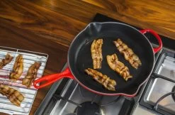 Le Creuset - Gietijzeren Ronde Skillet In Kersenrood 23cm 10 Le Creuset - Gietijzeren Ronde Skillet In Kersenrood 23cm -Aanbiedingen Tefal Winkel 1200x787 1