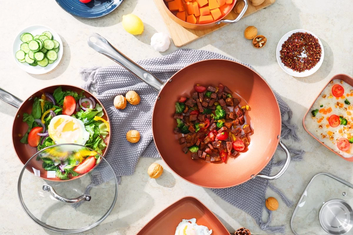 Swiss Pro+ - SP-WK28C - Aluminium Wokpan 28 Cm - Geschikt Voor Alle Warmtebronnen - Koper 3 Swiss Pro+ - SP-WK28C - Aluminium Wokpan 28 Cm - Geschikt Voor Alle Warmtebronnen - Koper - Afbeelding 3