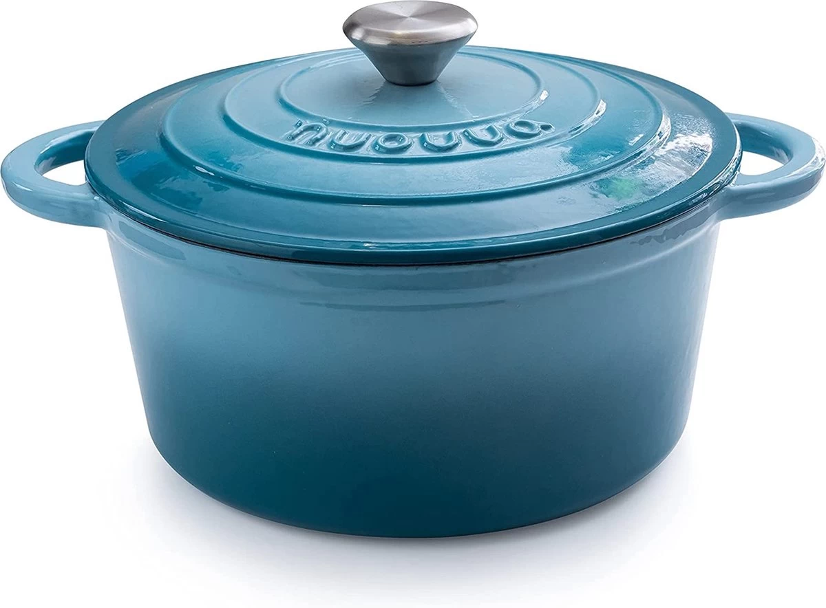 Nuovva Gietijzeren Braadpan Antiaanbaklaag Met Deksel - Sudderpan Blauw - Rond - Ø24 Cm - 4,7 Liter - 100% PFAS & PFOA Vrij - Geschikt Voor Alle Warmtebronnen - Elektrisch - Gas - Halogeen - Inductie – Keramisch 1 Nuovva Gietijzeren Braadpan Antiaanbaklaag Met Deksel - Sudderpan Blauw - Rond - Ø24 Cm - 4,7 Liter - 100% PFAS & PFOA Vrij - Geschikt Voor Alle Warmtebronnen - Elektrisch - Gas - Halogeen - Inductie – Keramisch