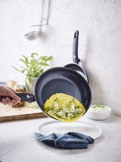 GreenPan Cambridge Hapjespan Met Deksel 28cm - Zwart - Inductie - PFAS-vrij 25 GreenPan Cambridge Hapjespan Met Deksel 28cm - Zwart - Inductie - PFAS-vrij -Aanbiedingen Tefal Winkel 899x1200 8